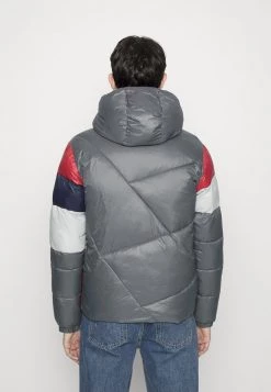 EA7 Emporio Armani Homme Veste D'hiver Red/grey -EA7 Emporio Armani Soldes Magasin b3270c4466ef403798551ec688b52596