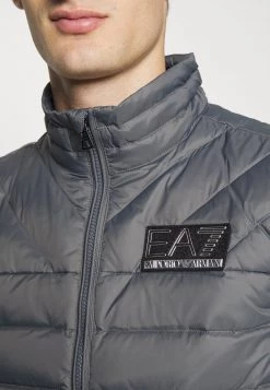 EA7 Emporio Armani Homme Veste Sans Manches Dark Grey/silver 11 EA7 Emporio Armani Homme Veste Sans Manches Dark Grey/silver -EA7 Emporio Armani Soldes Magasin bc89ea031a404fe285297f49c7f502e9