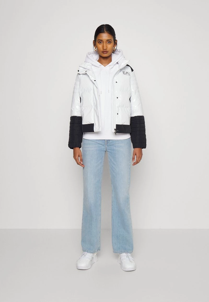 EA7 Emporio Armani Femme Veste D'hiver White 2 EA7 Emporio Armani Femme Veste D'hiver White – Image 2