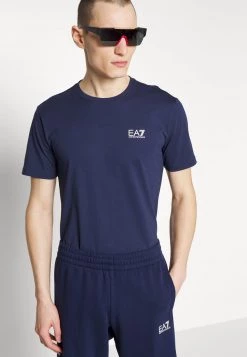 EA7 Emporio Armani Homme T Shirt Imprimé Dark Blue -EA7 Emporio Armani Soldes Magasin c0e8a445e92244d98f81a4b72b96336e