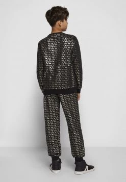 EA7 Emporio Armani MONOGRAM UNISEX Sweatshirt Black/gold -EA7 Emporio Armani Soldes Magasin d97748f02cde4e9892e6bb10180e4167