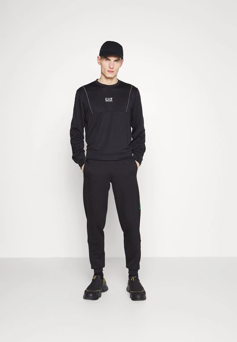 EA7 Emporio Armani TROUSER Pantalon De Survêtement Black Homme 2 EA7 Emporio Armani TROUSER Pantalon De Survêtement Black Homme – Image 2
