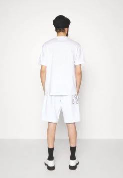 EA7 Emporio Armani BERMUDA Pantalon De Survêtement White Homme 7 EA7 Emporio Armani BERMUDA Pantalon De Survêtement White Homme -EA7 Emporio Armani Soldes Magasin e4165c8392114d0084e7c287e8dfd085