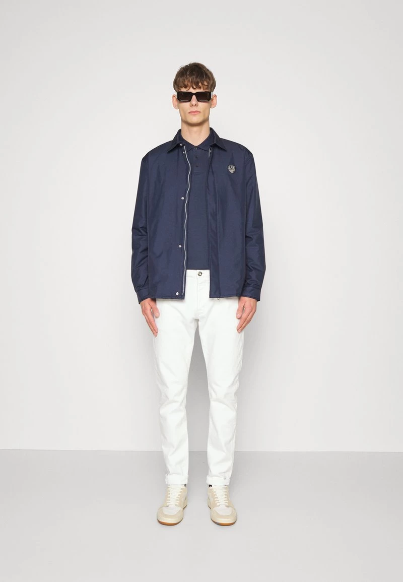 EA7 Emporio Armani Polo Dark Blue Homme 2 EA7 Emporio Armani Polo Dark Blue Homme – Image 2