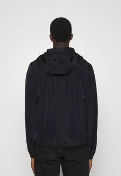 EA7 Emporio Armani Homme Veste Légère Black/white 7 EA7 Emporio Armani Homme Veste Légère Black/white -EA7 Emporio Armani Soldes Magasin e6d32e50fe62411683b241ca8bb804c5