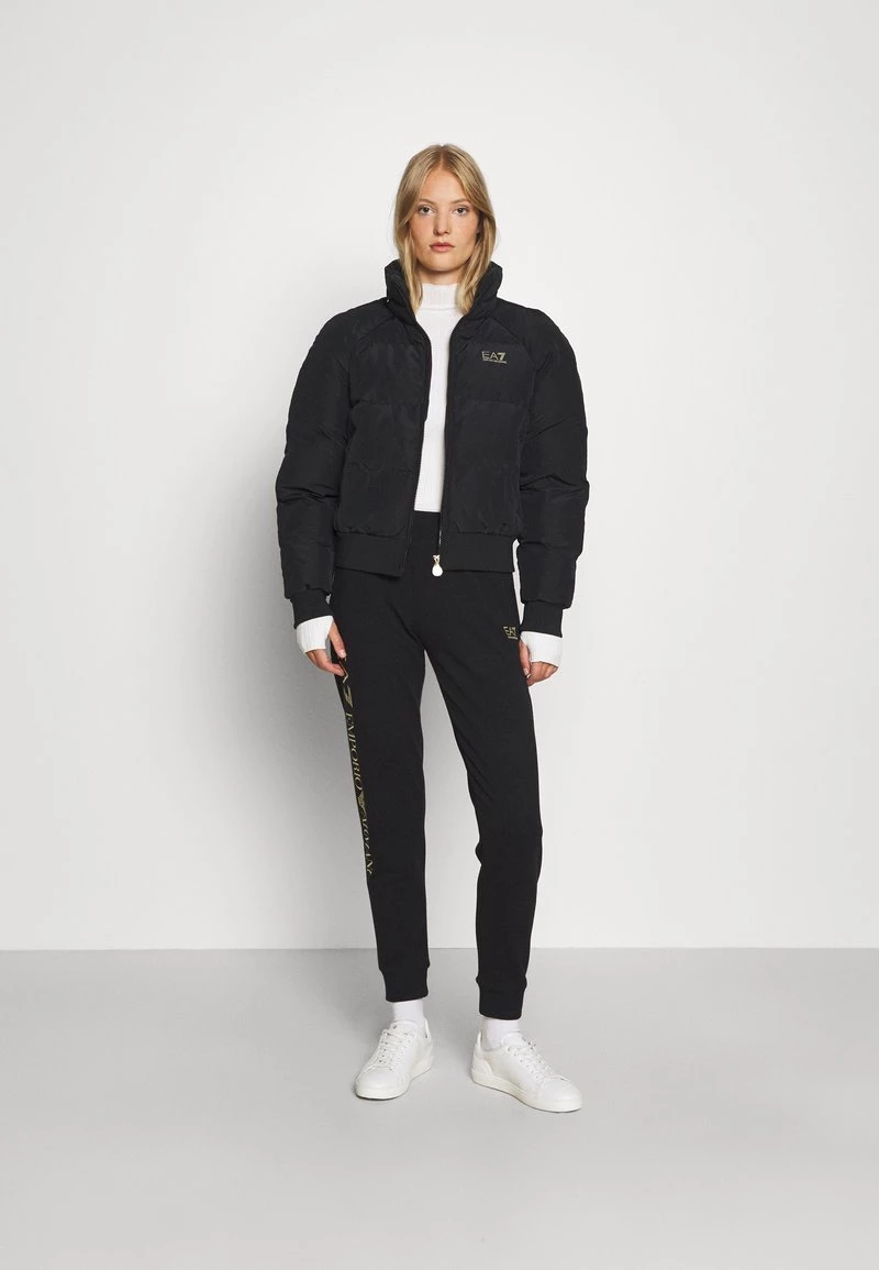 EA7 Emporio Armani Femme Pantalon De Survêtement Black/light Gold 2 EA7 Emporio Armani Femme Pantalon De Survêtement Black/light Gold – Image 2