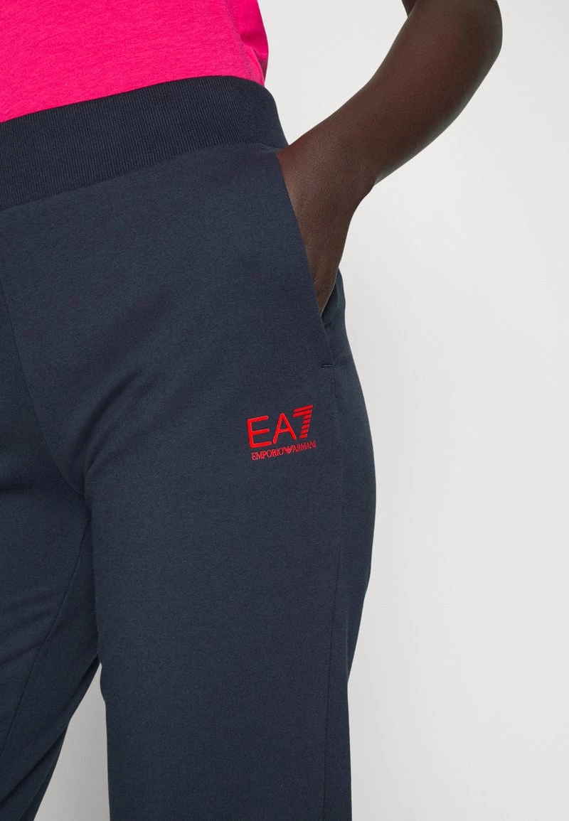 EA7 Emporio Armani Pantalon De Survêtement Navy/red Femme 6 EA7 Emporio Armani Pantalon De Survêtement Navy/red Femme – Image 6