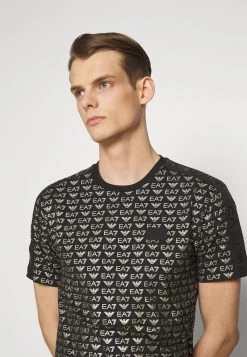 EA7 Emporio Armani TEE ALLOVER LOGO T Shirt Imprimé Black Homme 9 EA7 Emporio Armani TEE ALLOVER LOGO T Shirt Imprimé Black Homme -EA7 Emporio Armani Soldes Magasin eb455e26b71f40d380fd3700a682dad8