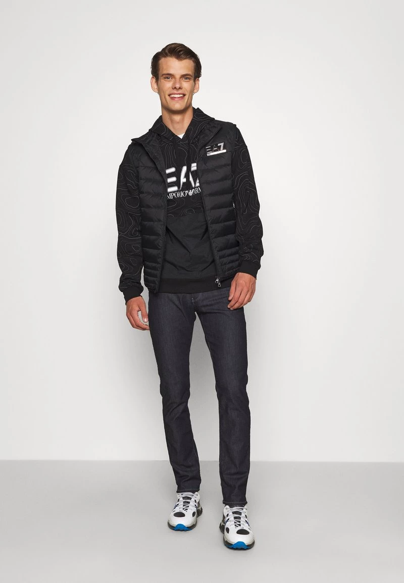 EA7 Emporio Armani Homme Veste Sans Manches Black 2 EA7 Emporio Armani Homme Veste Sans Manches Black – Image 2