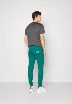 EA7 Emporio Armani Homme TROUSER Pantalon De Survêtement Green 8 EA7 Emporio Armani Homme TROUSER Pantalon De Survêtement Green -EA7 Emporio Armani Soldes Magasin f66bf720794d448ea4cd0ece4c258d8e