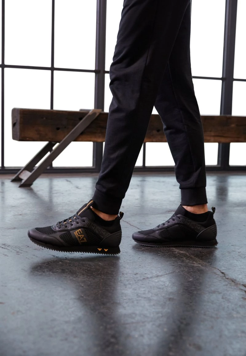 EA7 Emporio Armani Baskets Basses Black Homme 1 EA7 Emporio Armani Baskets Basses Black Homme