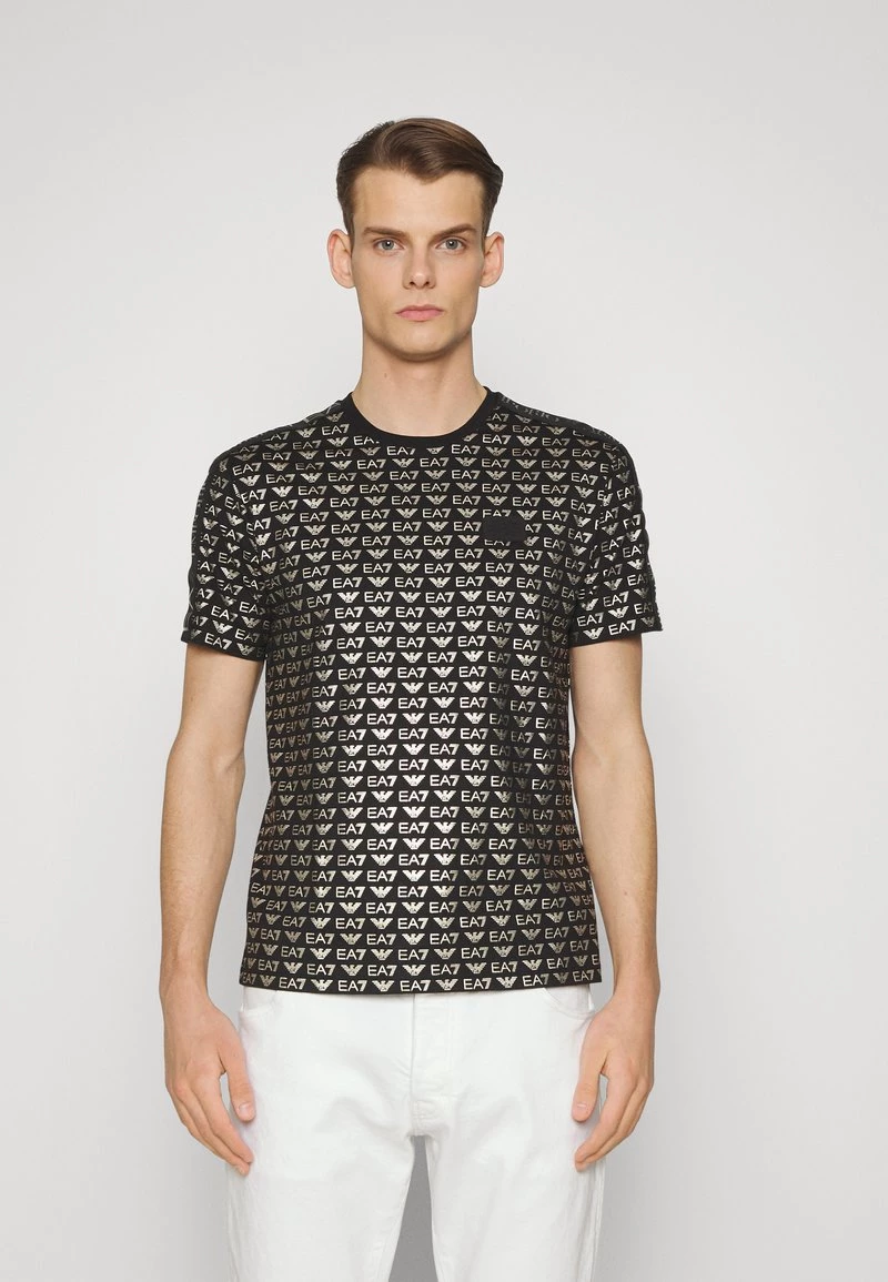 EA7 Emporio Armani TEE ALLOVER LOGO T Shirt Imprimé Black Homme 1 EA7 Emporio Armani TEE ALLOVER LOGO T Shirt Imprimé Black Homme