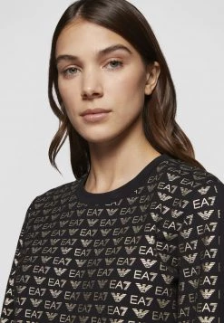 EA7 Emporio Armani ALLOVER LOGO Sweatshirt Fancy Black/gold Femme 12 EA7 Emporio Armani ALLOVER LOGO Sweatshirt Fancy Black/gold Femme -EA7 Emporio Armani Soldes Magasin 0c4f492f0def4c23a27df2de871679dc