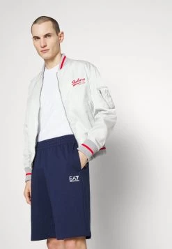 EA7 Emporio Armani BERMUDA Pantalon De Survêtement Dark Blue Homme -EA7 Emporio Armani Soldes Magasin 132a8f9fb2294f0ca709757bdcb8b9b9