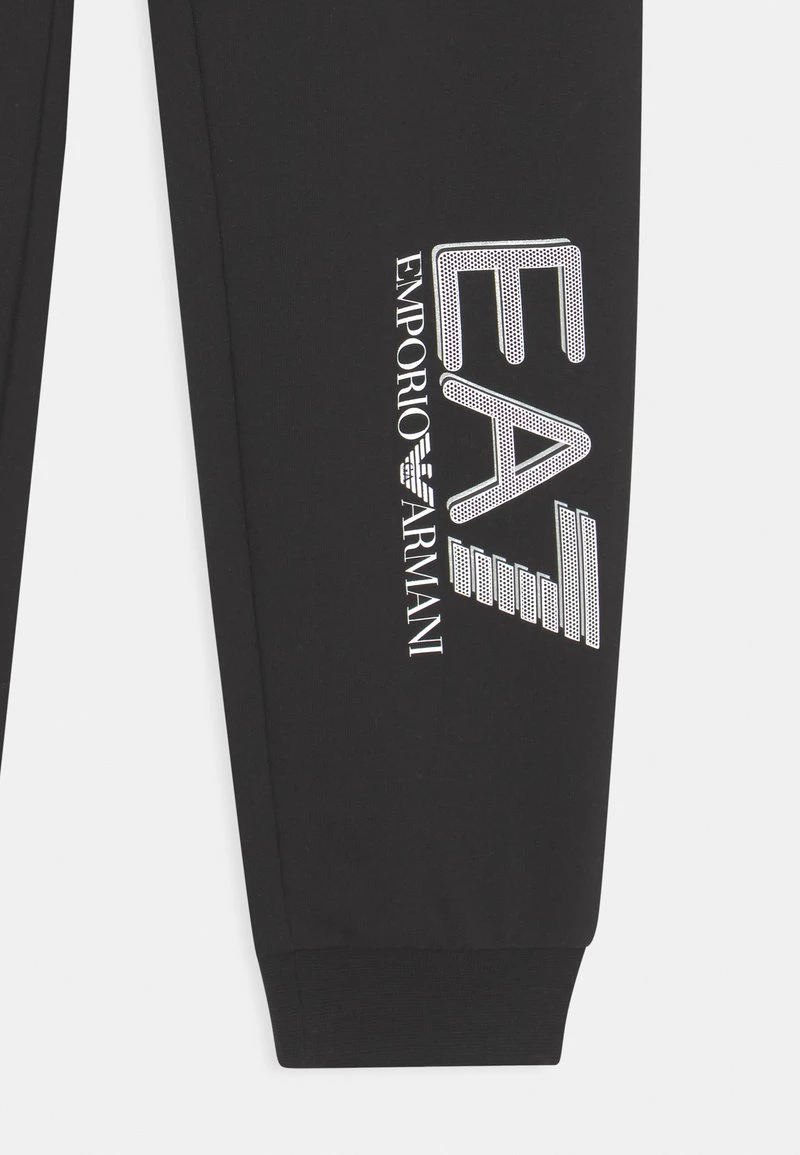 EA7 Emporio Armani Enfant TRAIN VISIBILITY BOY PANT Pantalon De Survêtement Black 3 EA7 Emporio Armani Enfant TRAIN VISIBILITY BOY PANT Pantalon De Survêtement Black – Image 3