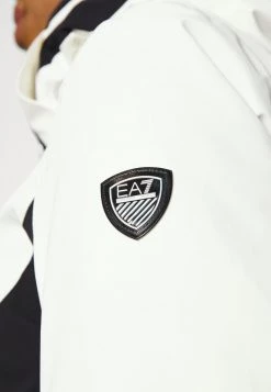 EA7 Emporio Armani Femme Veste De Ski Snow White 17 EA7 Emporio Armani Femme Veste De Ski Snow White -EA7 Emporio Armani Soldes Magasin 1e9a059080f34e3da9e9b710e9a2226e