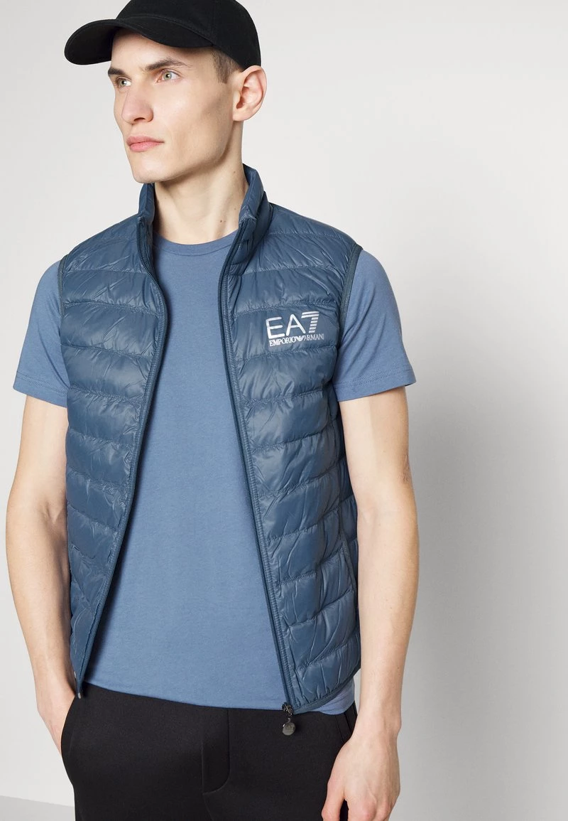 EA7 Emporio Armani DOWN WAIST COAT Veste Sans Manches Dark Blue Homme 4 EA7 Emporio Armani DOWN WAIST COAT Veste Sans Manches Dark Blue Homme – Image 4