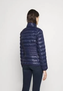 EA7 Emporio Armani Veste D'hiver Navy Blue Femme 13 EA7 Emporio Armani Veste D'hiver Navy Blue Femme -EA7 Emporio Armani Soldes Magasin 3128a8afa00e44f8811ab037a58e0059