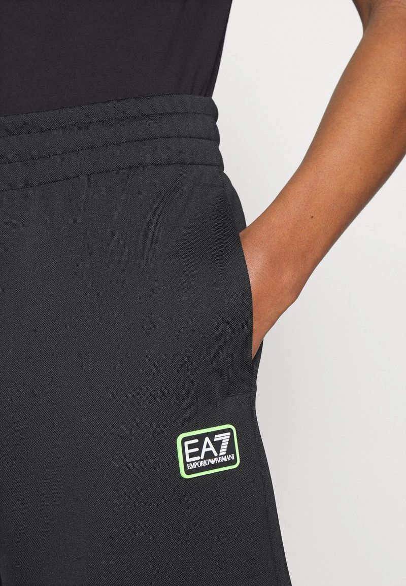 EA7 Emporio Armani BERMUDA Short Black Homme 6 EA7 Emporio Armani BERMUDA Short Black Homme – Image 6