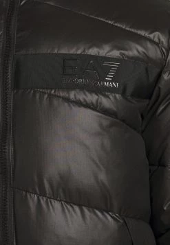 EA7 Emporio Armani Veste D'hiver Black Homme 13 EA7 Emporio Armani Veste D'hiver Black Homme -EA7 Emporio Armani Soldes Magasin 4aaa3d79a7014fa3971b958f27494a40