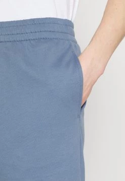 EA7 Emporio Armani BERMUDA Pantalon De Survêtement Dark Blue Homme -EA7 Emporio Armani Soldes Magasin 4d9bcd5634654138a4168568972905e5