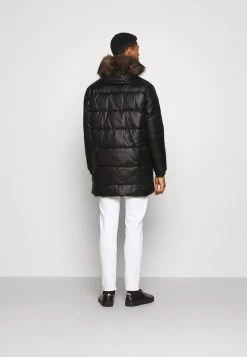 EA7 Emporio Armani Veste D'hiver Black Homme 10 EA7 Emporio Armani Veste D'hiver Black Homme -EA7 Emporio Armani Soldes Magasin 4e7c5c855d6a42a180da0e525cc66ca2