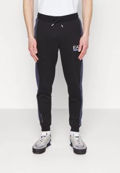 EA7 Emporio Armani TRACKSUIT Survêtement Black Homme 13 EA7 Emporio Armani TRACKSUIT Survêtement Black Homme -EA7 Emporio Armani Soldes Magasin 599771ff0bff44d192804986f13a305a
