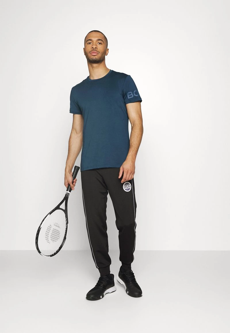 EA7 Emporio Armani TENNIS CLUB PANTS Pantalon De Survêtement Nero Homme 2 EA7 Emporio Armani TENNIS CLUB PANTS Pantalon De Survêtement Nero Homme – Image 2