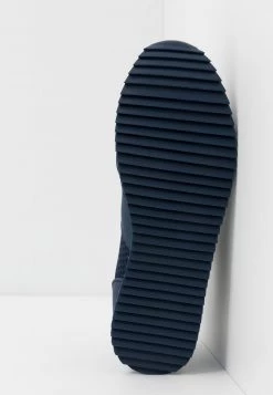 EA7 Emporio Armani Homme Baskets Basses Navy 10 EA7 Emporio Armani Homme Baskets Basses Navy -EA7 Emporio Armani Soldes Magasin 6876a6d3b2c347c29b1f1dada2658f21