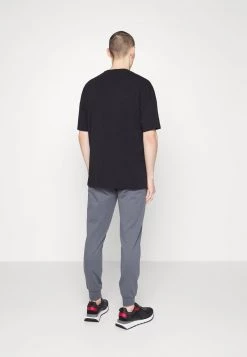 EA7 Emporio Armani TROUSER Pantalon De Survêtement Anthracite Homme 7 EA7 Emporio Armani TROUSER Pantalon De Survêtement Anthracite Homme -EA7 Emporio Armani Soldes Magasin 6b1f6efa45604af3a9693adcd6abb8b8