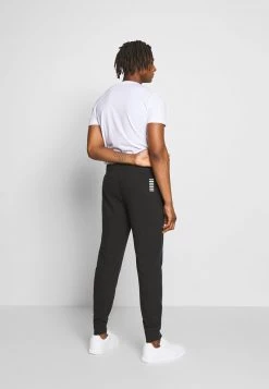 EA7 Emporio Armani TROUSER Pantalon De Survêtement Black Homme 8 EA7 Emporio Armani TROUSER Pantalon De Survêtement Black Homme -EA7 Emporio Armani Soldes Magasin 723f0aa96ff544fbb03653e7d03fef73
