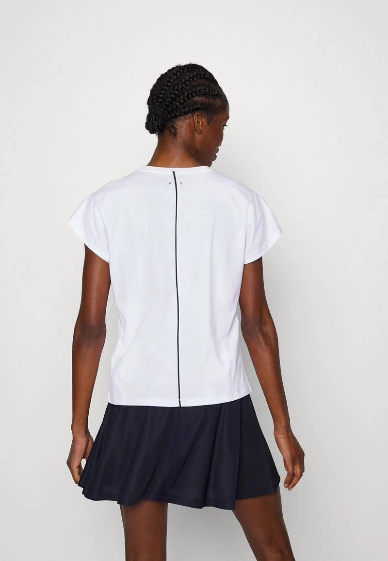 EA7 Emporio Armani Femme TENNIS CLUB TEE T Shirt De Sport Bianco 3 EA7 Emporio Armani Femme TENNIS CLUB TEE T Shirt De Sport Bianco – Image 3