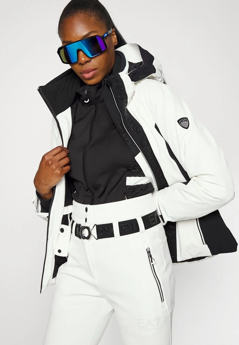EA7 Emporio Armani Femme Veste De Ski Snow White 4 EA7 Emporio Armani Femme Veste De Ski Snow White – Image 4