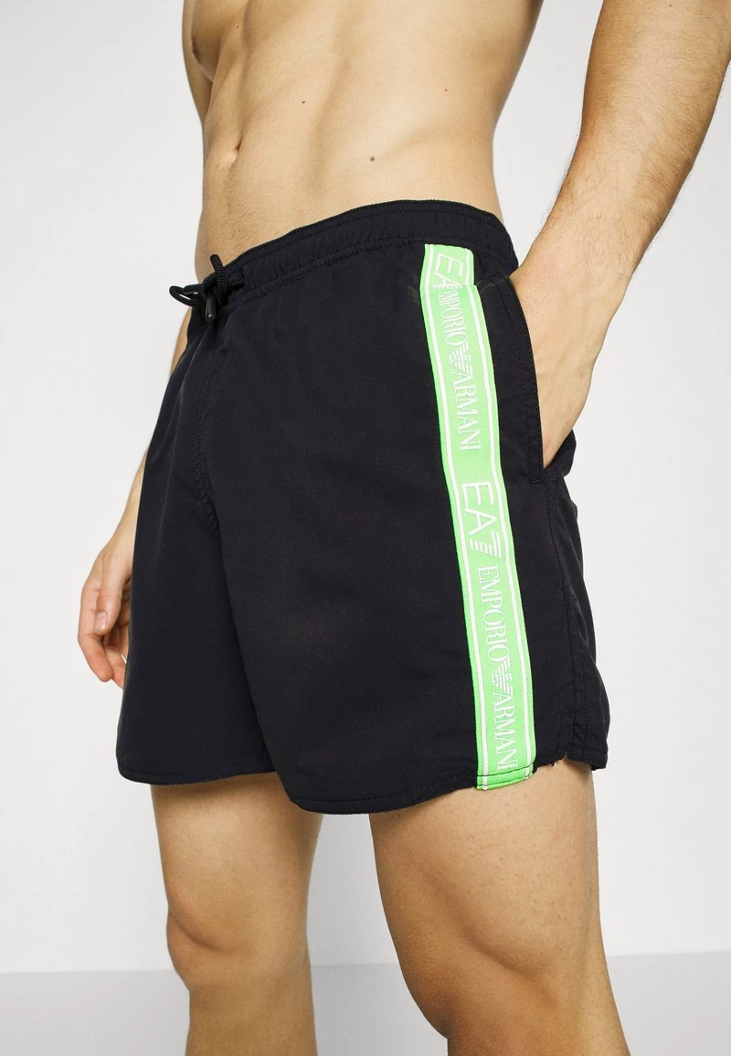 EA7 Emporio Armani SEA WORLD MENS Short De Bain Nero Homme 5 EA7 Emporio Armani SEA WORLD MENS Short De Bain Nero Homme – Image 5