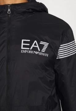 EA7 Emporio Armani Veste Légère Black/white Homme 11 EA7 Emporio Armani Veste Légère Black/white Homme -EA7 Emporio Armani Soldes Magasin 8c331be6207a4102b01fce8f54bab8b6