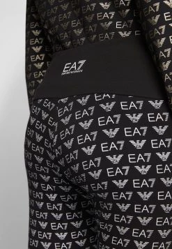 EA7 Emporio Armani ALLOVER LOGO Legging Fancy Black/white Femme 13 EA7 Emporio Armani ALLOVER LOGO Legging Fancy Black/white Femme -EA7 Emporio Armani Soldes Magasin 9cc28d9e54d8471cba6503b338d6b76f