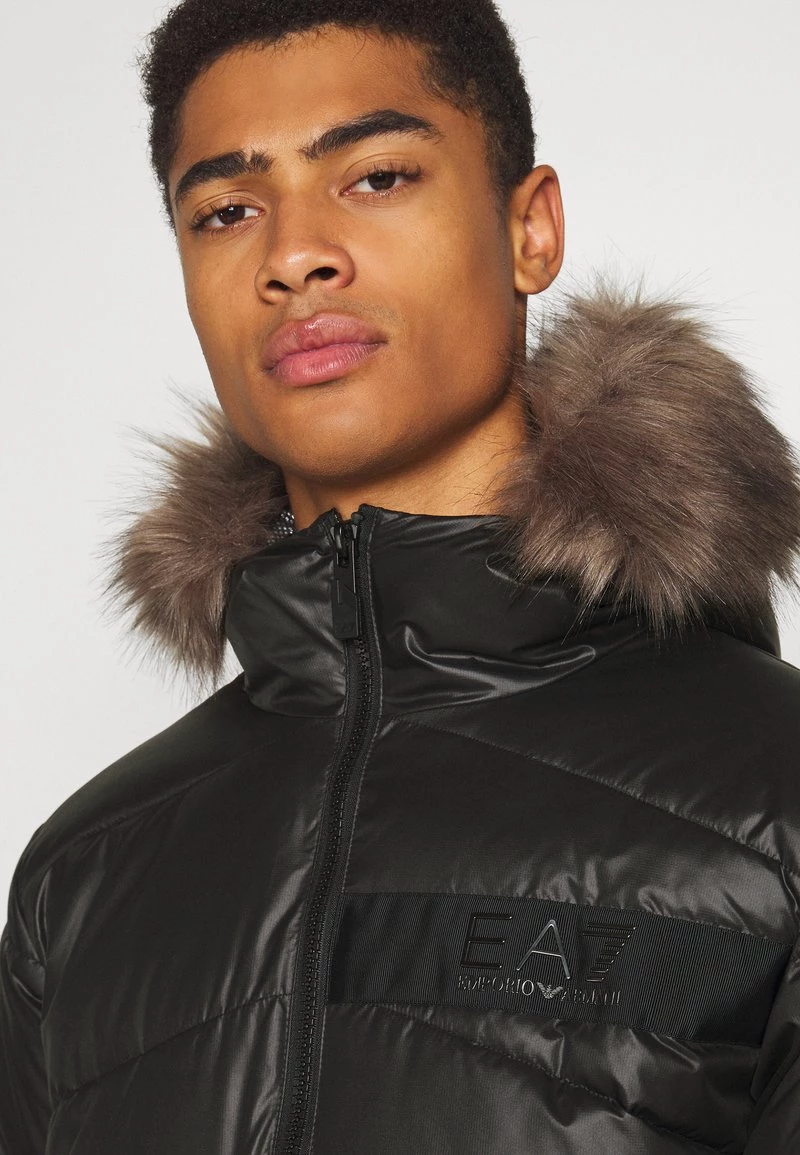 EA7 Emporio Armani Veste D'hiver Black Homme 5 EA7 Emporio Armani Veste D'hiver Black Homme – Image 5