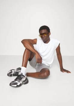 EA7 Emporio Armani BERMUDA Pantalon De Survêtement Grey Homme 11 EA7 Emporio Armani BERMUDA Pantalon De Survêtement Grey Homme -EA7 Emporio Armani Soldes Magasin baaa2cafa0ef444b93ef69d4b7b4566f