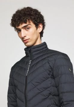 EA7 Emporio Armani GIACCA Doudoune Blue Notte Homme 9 EA7 Emporio Armani GIACCA Doudoune Blue Notte Homme -EA7 Emporio Armani Soldes Magasin c23aed0cd5d64cdd8979acd695a3be77