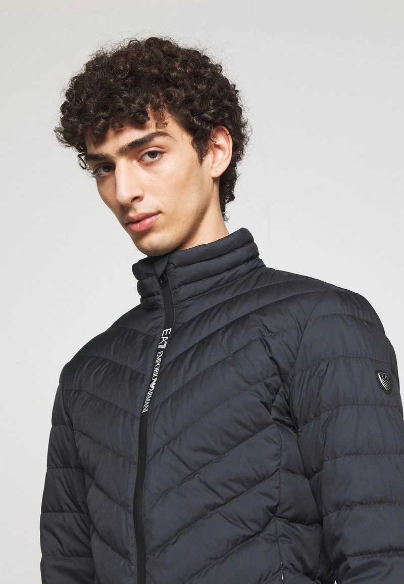 EA7 Emporio Armani GIACCA Doudoune Blue Notte Homme 5 EA7 Emporio Armani GIACCA Doudoune Blue Notte Homme – Image 5
