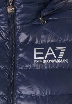 EA7 Emporio Armani Veste D'hiver Navy Blue Femme 19 EA7 Emporio Armani Veste D'hiver Navy Blue Femme -EA7 Emporio Armani Soldes Magasin c2578b452d3d4fefb80f0face0dbf64c
