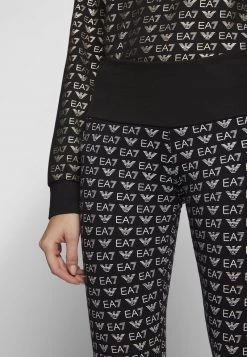 EA7 Emporio Armani ALLOVER LOGO Legging Fancy Black/white Femme 12 EA7 Emporio Armani ALLOVER LOGO Legging Fancy Black/white Femme -EA7 Emporio Armani Soldes Magasin ccad55c44f9147ea9d760cc9a8733477