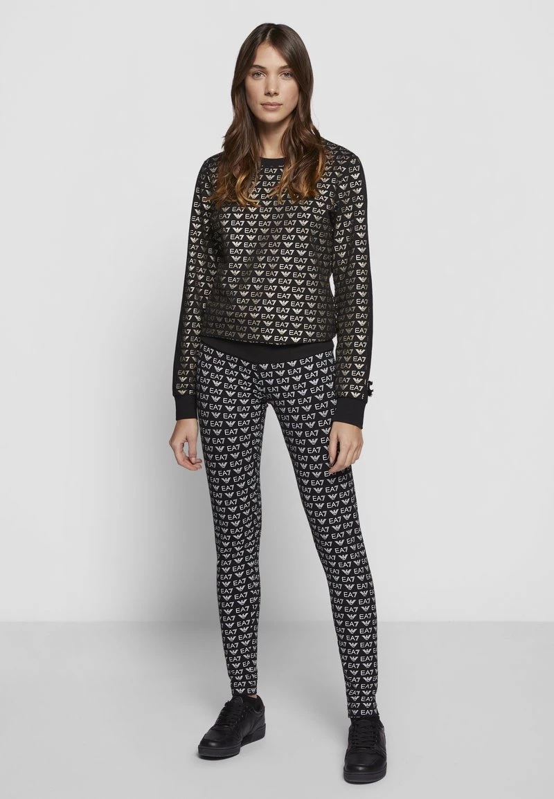 EA7 Emporio Armani ALLOVER LOGO Legging Fancy Black/white Femme 5 EA7 Emporio Armani ALLOVER LOGO Legging Fancy Black/white Femme – Image 5