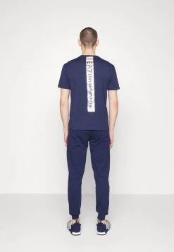 EA7 Emporio Armani TROUSER Pantalon De Survêtement Dark Blue Homme -EA7 Emporio Armani Soldes Magasin d1f4bfcfc6394416821d3791a061b82c