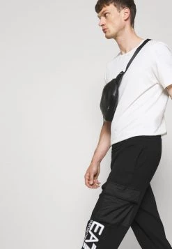 EA7 Emporio Armani Pantalon De Survêtement Black/white Homme 9 EA7 Emporio Armani Pantalon De Survêtement Black/white Homme -EA7 Emporio Armani Soldes Magasin d55a3006ae3c42cc919028f37bd71135
