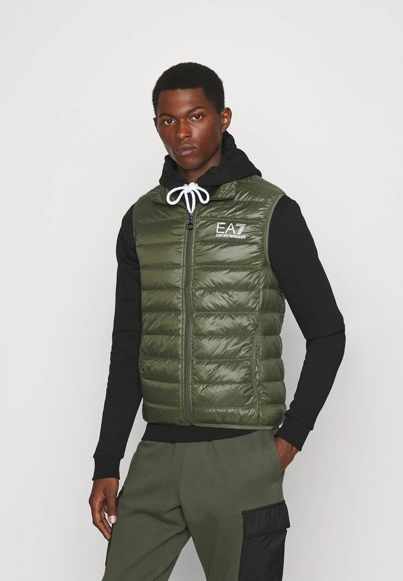 EA7 Emporio Armani DOWN WAIST COAT Veste Sans Manches Olive Homme 1 EA7 Emporio Armani DOWN WAIST COAT Veste Sans Manches Olive Homme