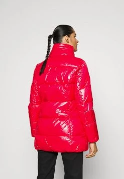 EA7 Emporio Armani Veste D'hiver Rose Red Femme -EA7 Emporio Armani Soldes Magasin da9bb384f4d74b2bab1faef59aae4bc5