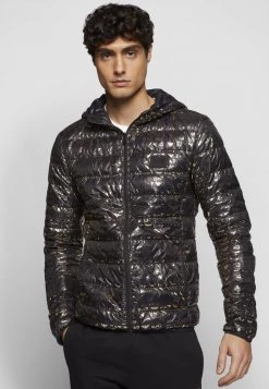 EA7 Emporio Armani JACKET HO ALLOVER LOGO Doudoune Black/gold Homme -EA7 Emporio Armani Soldes Magasin df6b3ace37ad4164bdd6df89fd698836