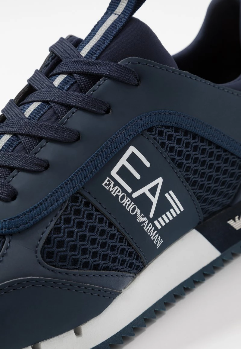 EA7 Emporio Armani Homme Baskets Basses Navy 6 EA7 Emporio Armani Homme Baskets Basses Navy – Image 6