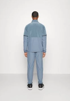 EA7 Emporio Armani Homme TENNIS PRO TRACK SUIT SET Survêtement Blue/navy Chiaro -EA7 Emporio Armani Soldes Magasin e61713d589104403948e6ae2b261c486